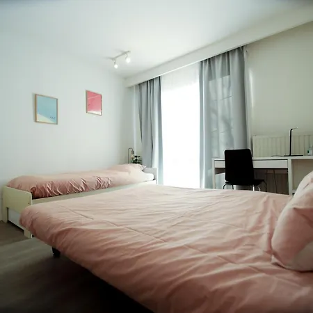 בית אירוח Prive Met Chill En Gedeelde Badkamer - Rand - Afrit E313 Wommelgem - Vlakbij Tramhalte Lijn 9 En 24 *
