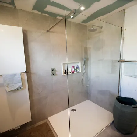 Prive Met Chill En Gedeelde Badkamer - Rand - Afrit E313 Wommelgem - Vlakbij Tramhalte Lijn 9 En 24 * אנטוורפן
